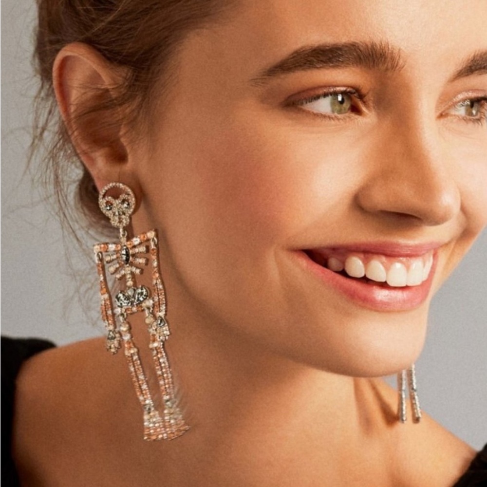 BaubleBar Funny Bones Drop
Earrings Gold-Tone Spooky Skeleton
Halloween